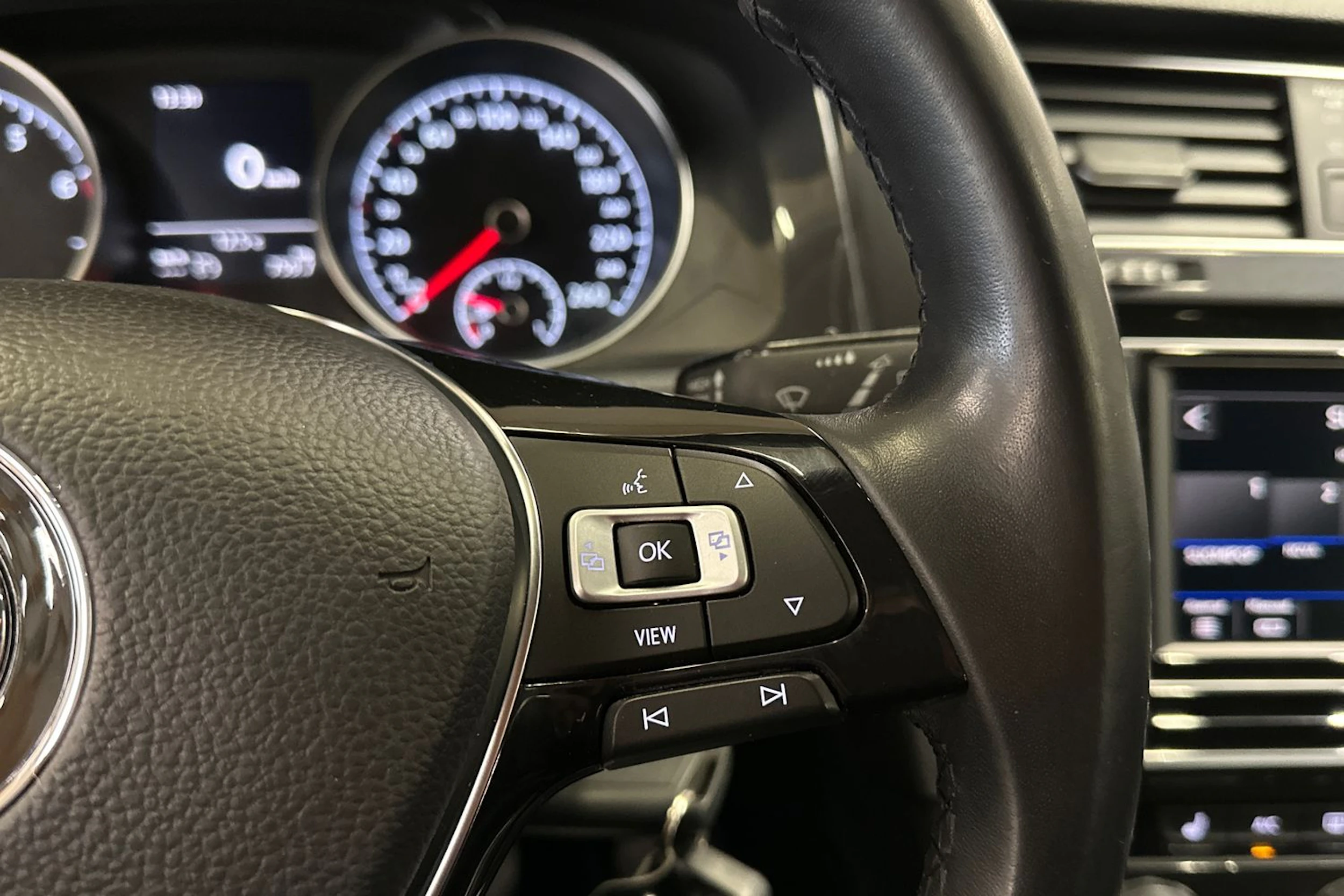 valkoinen Volkswagen Golf 2019 kuva 17.