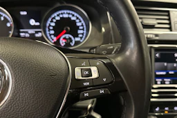valkoinen Volkswagen Golf 2019 kuva 17.