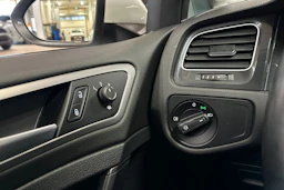 valkoinen Volkswagen Golf 2019 kuva 18.