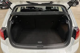 valkoinen Volkswagen Golf 2019 kuva 19.