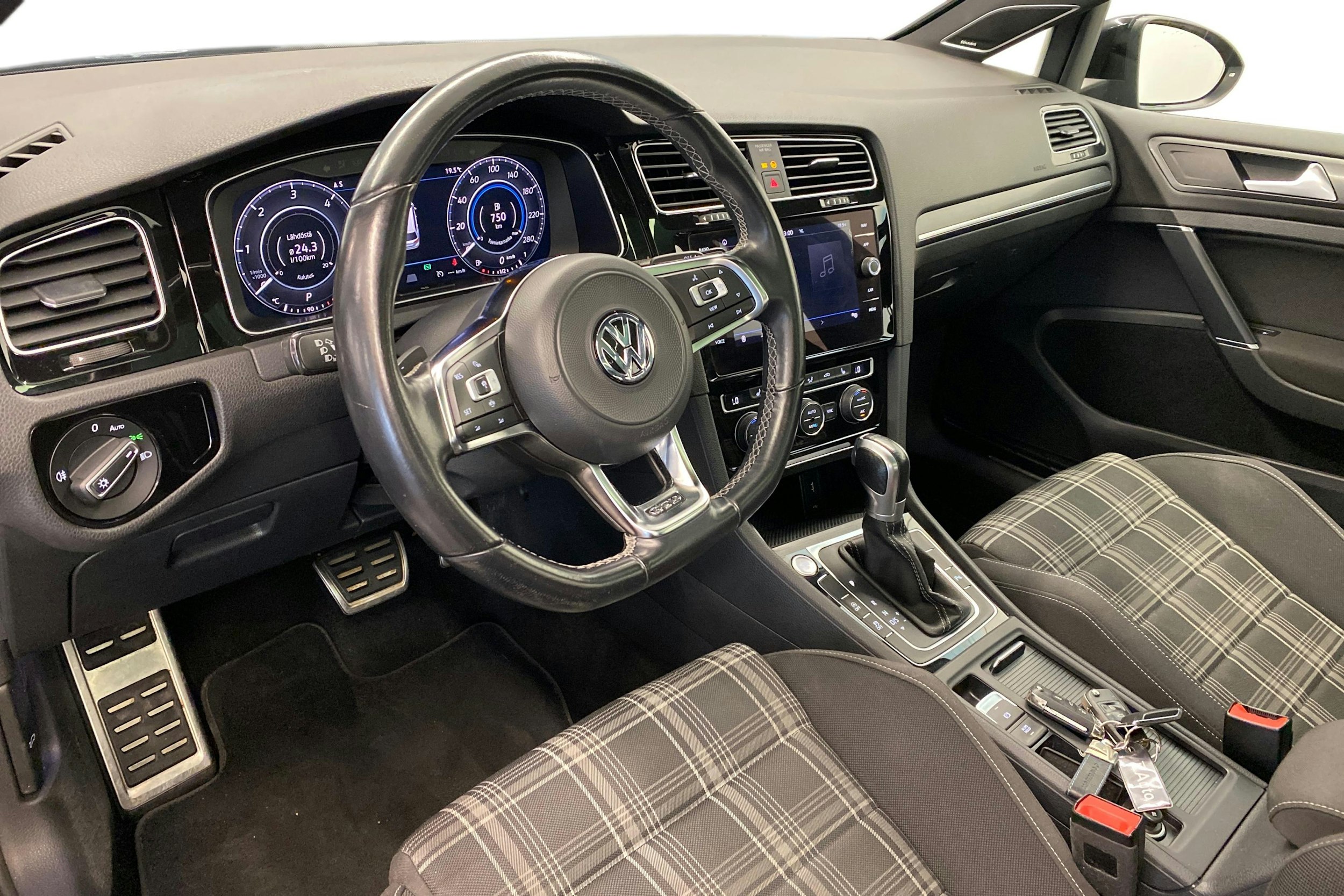 musta Volkswagen Golf 2019 kuva 6.