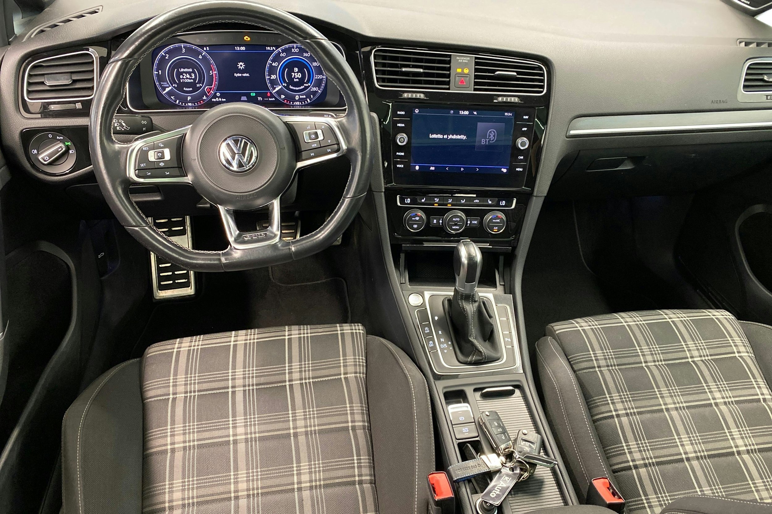 musta Volkswagen Golf 2019 kuva 7.