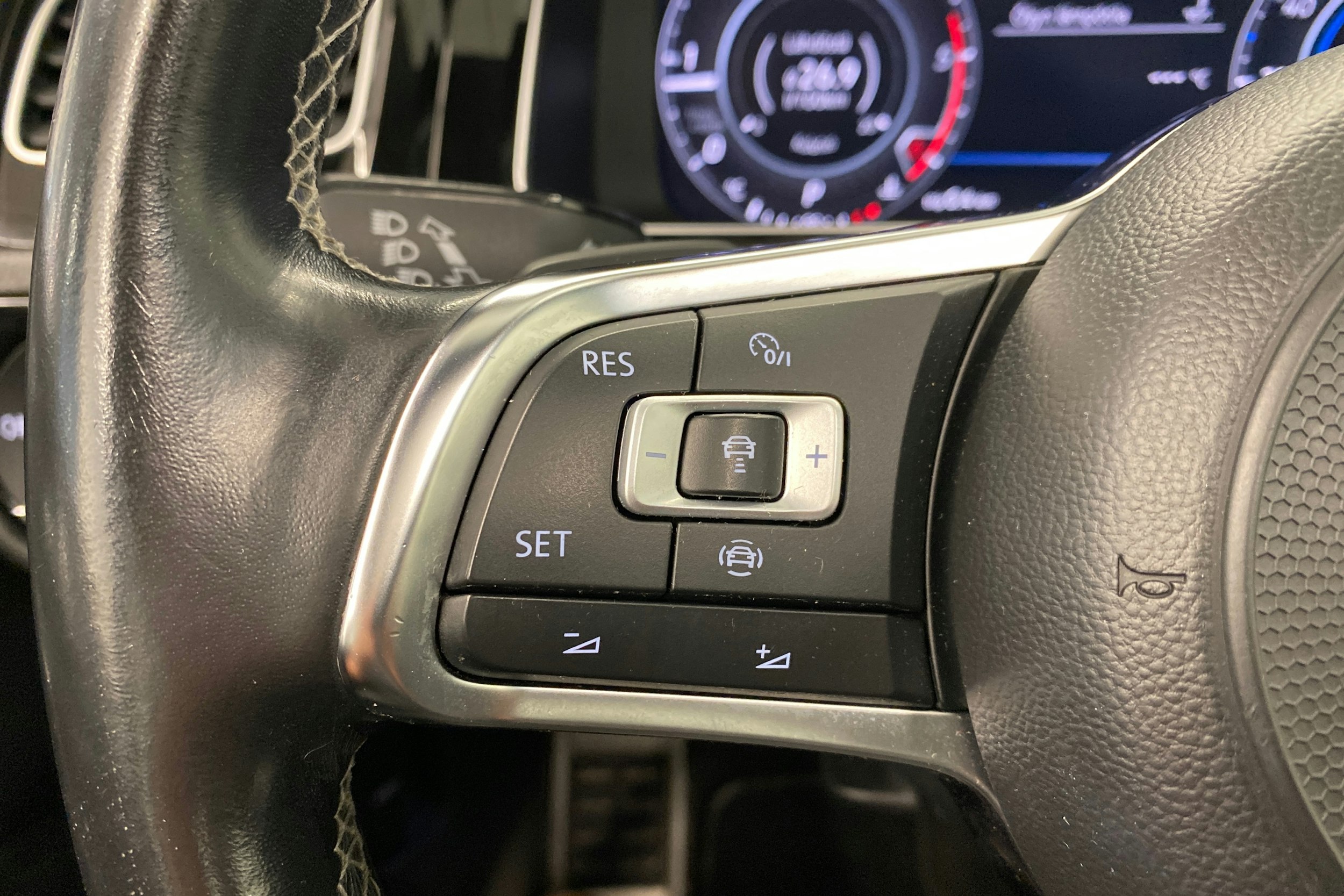 musta Volkswagen Golf 2019 kuva 14.