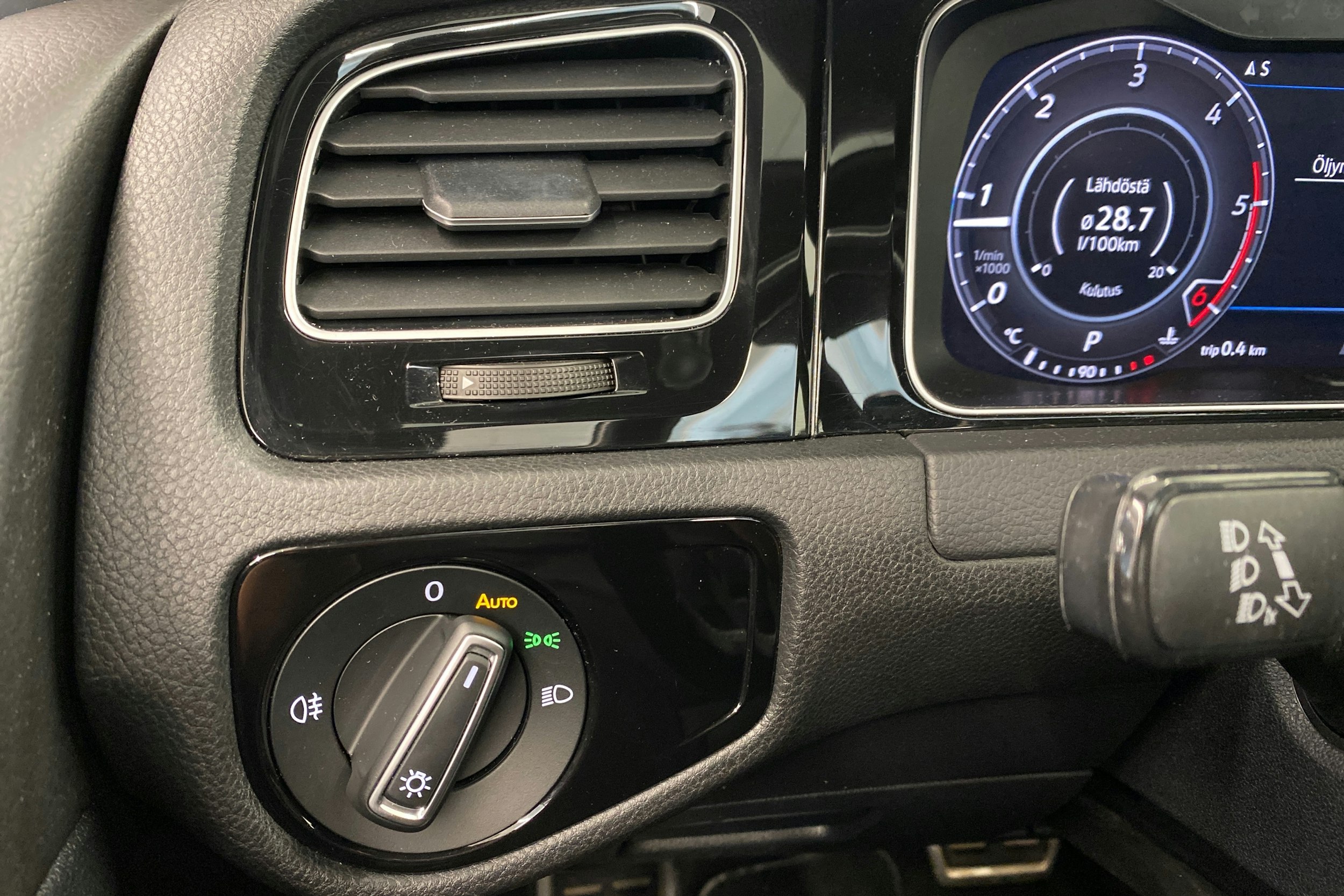 musta Volkswagen Golf 2019 kuva 17.