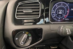 musta Volkswagen Golf 2019 kuva 17.