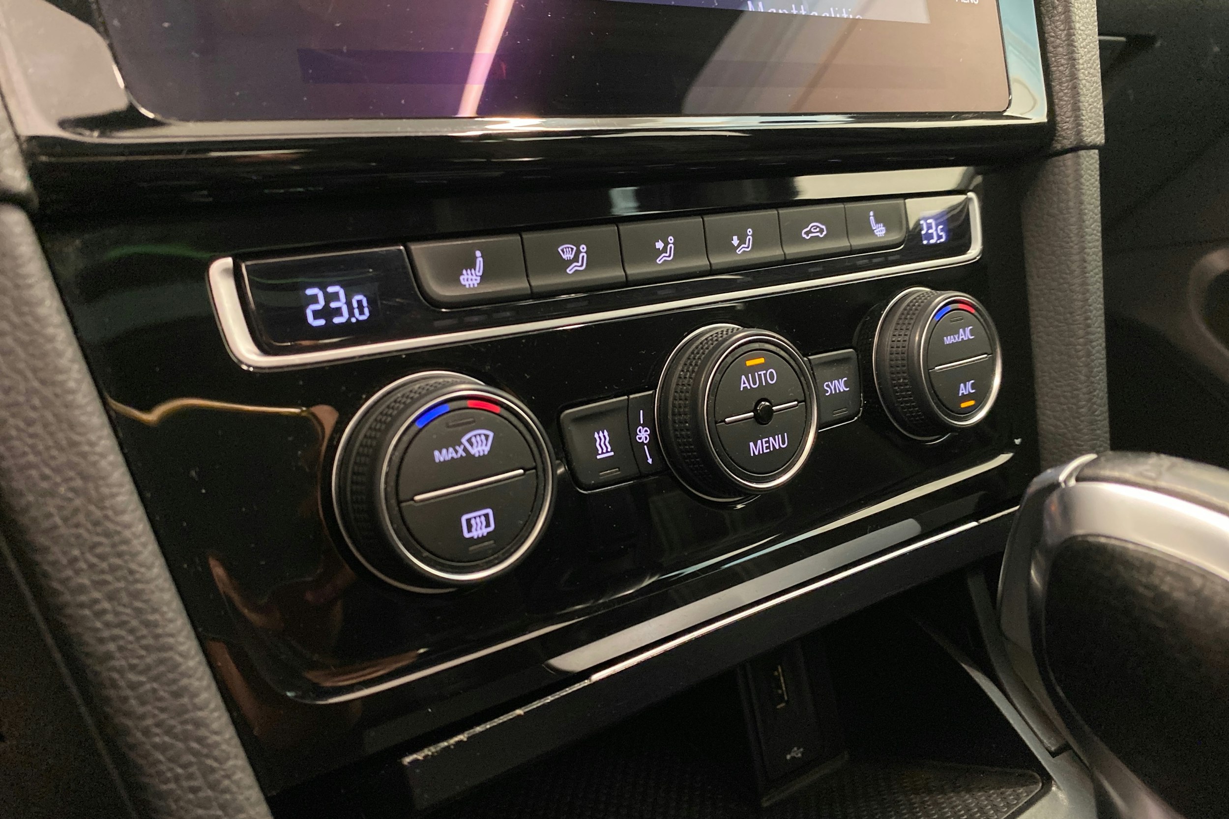 musta Volkswagen Golf 2019 kuva 19.
