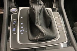 musta Volkswagen Golf 2019 kuva 20.