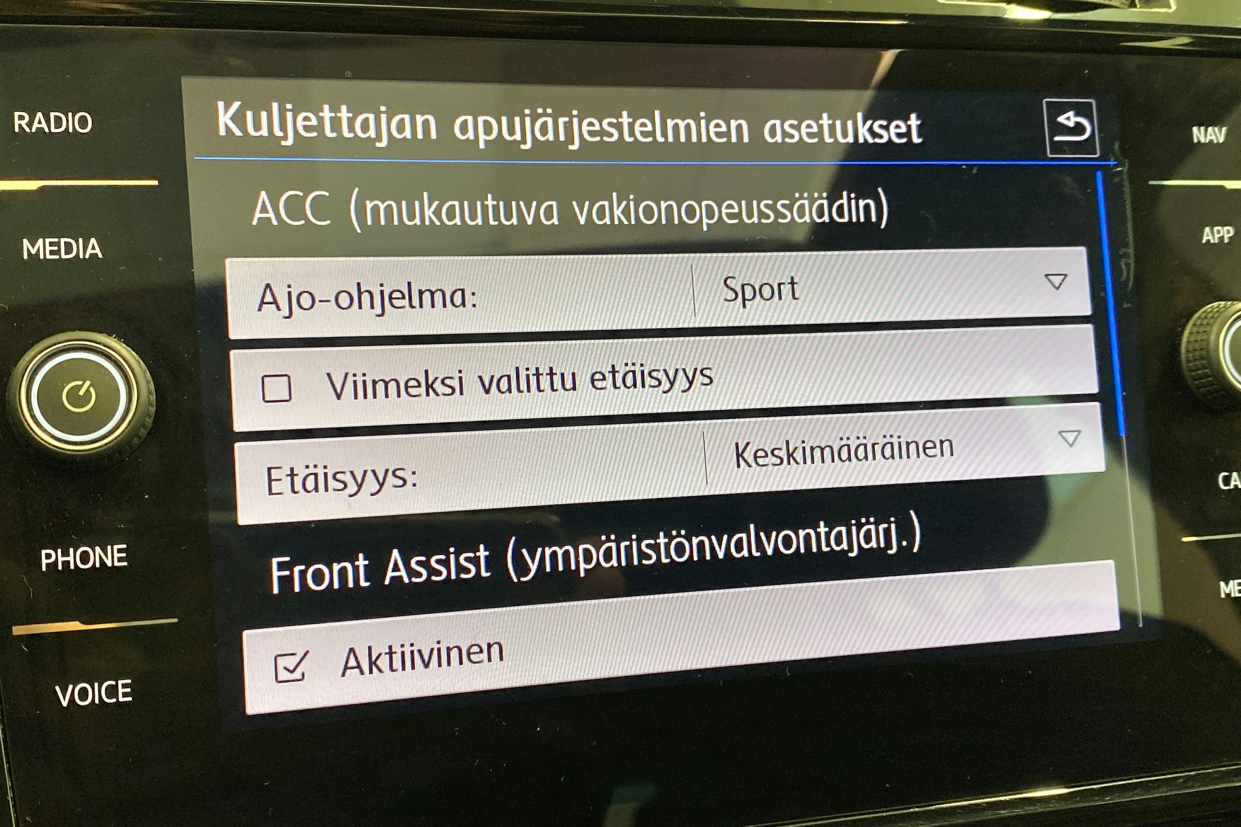musta Volkswagen Golf 2019 kuva 24.