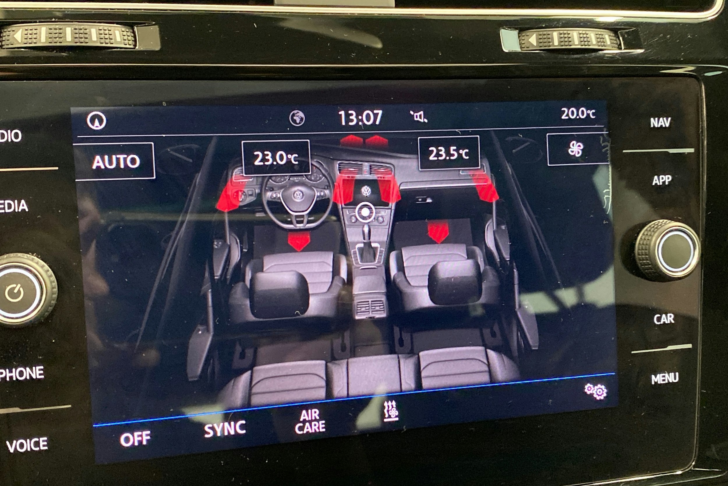 musta Volkswagen Golf 2019 kuva 26.