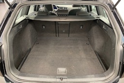 musta Volkswagen Golf 2019 kuva 32.