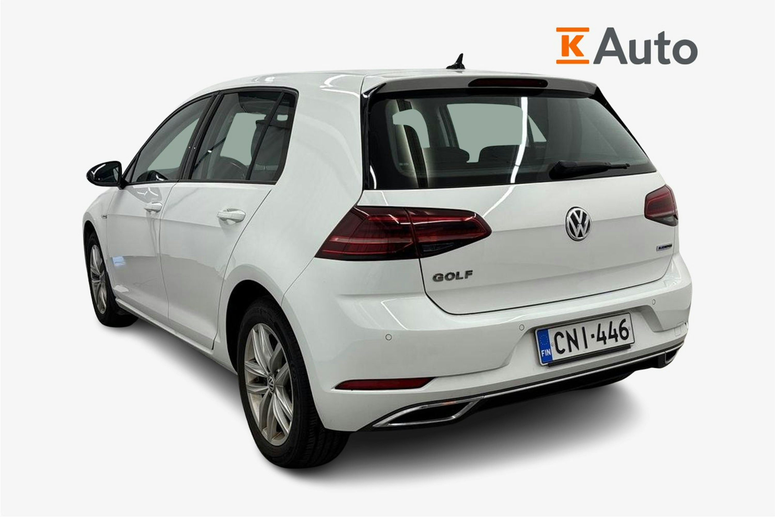 valkoinen Volkswagen Golf 2019 kuva 2.