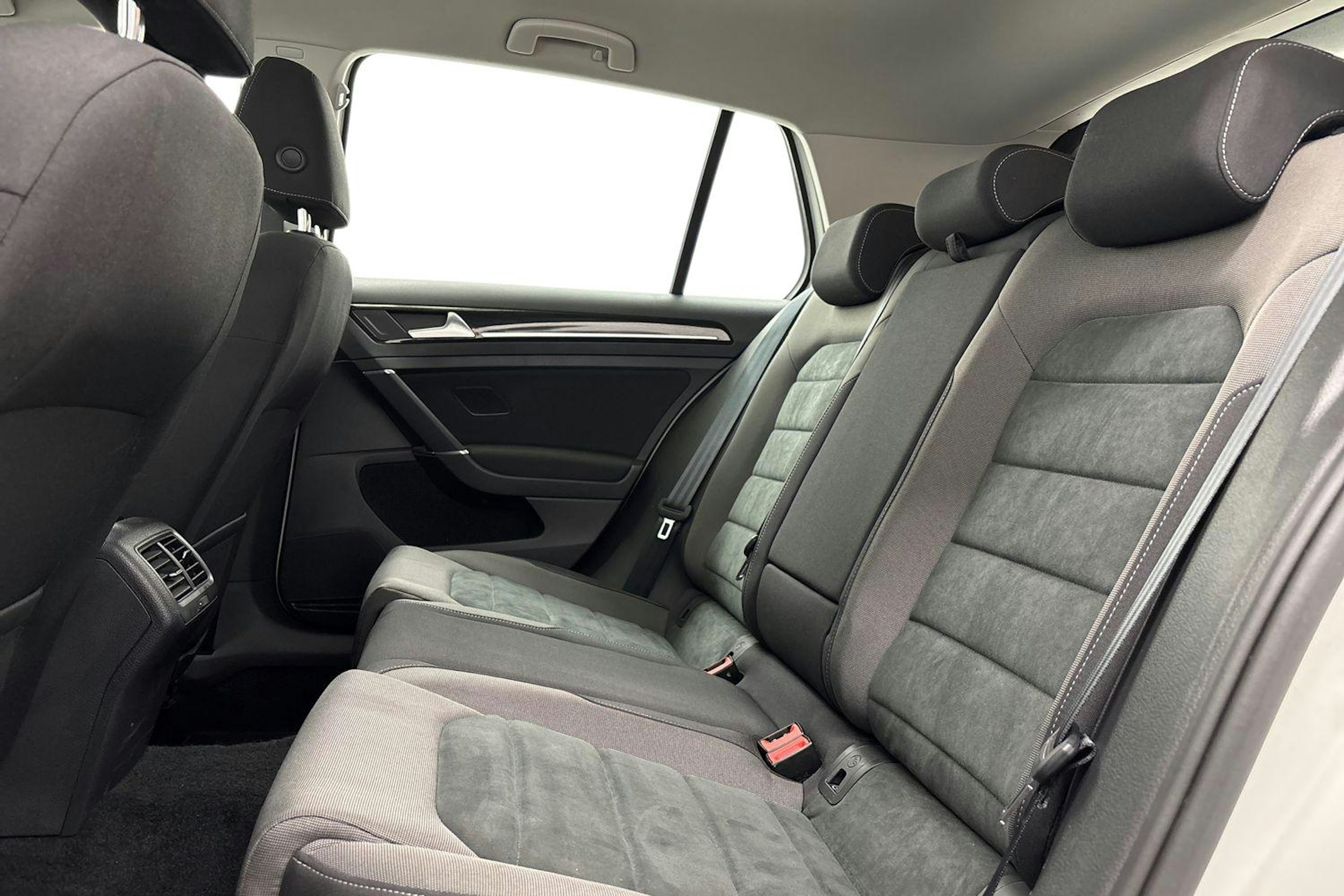 valkoinen Volkswagen Golf 2019 kuva 10.