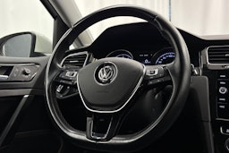 valkoinen Volkswagen Golf 2019 kuva 15.