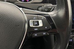 valkoinen Volkswagen Golf 2019 kuva 17.