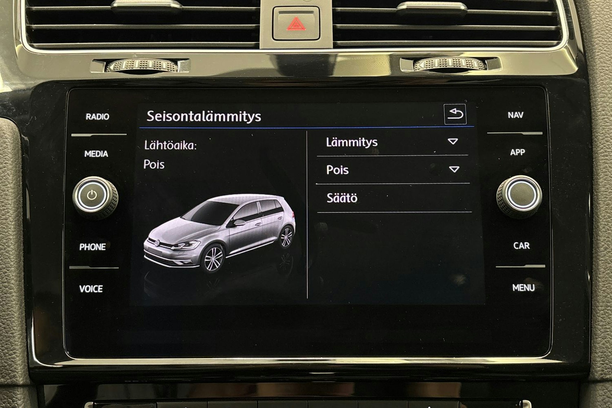 valkoinen Volkswagen Golf 2019 kuva 22.