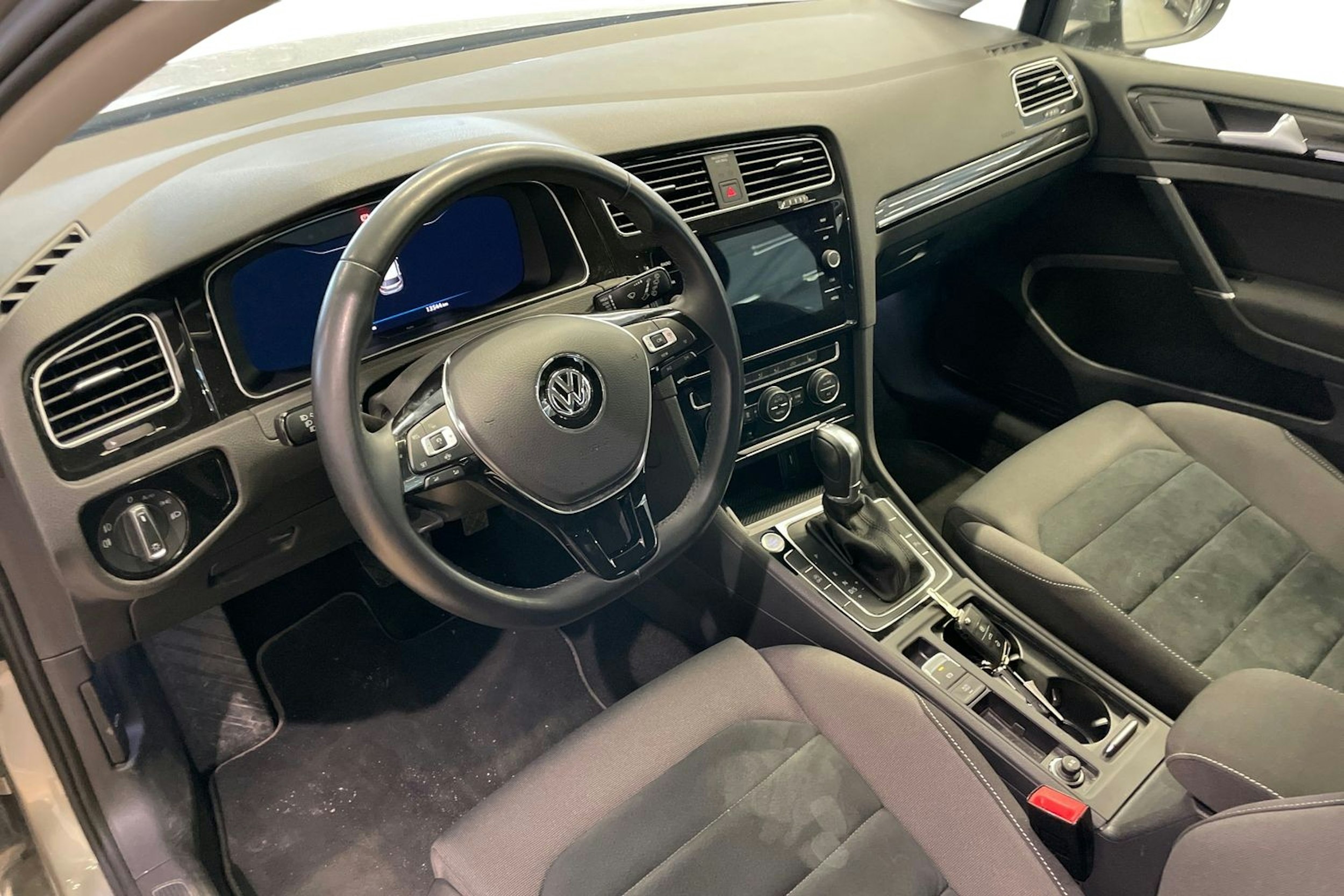 Harmaa Volkswagen GOLF 2019 kuva 3.