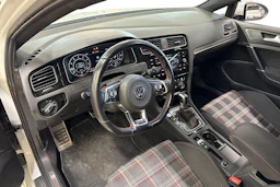 valkoinen Volkswagen Golf 2019 kuva 3.