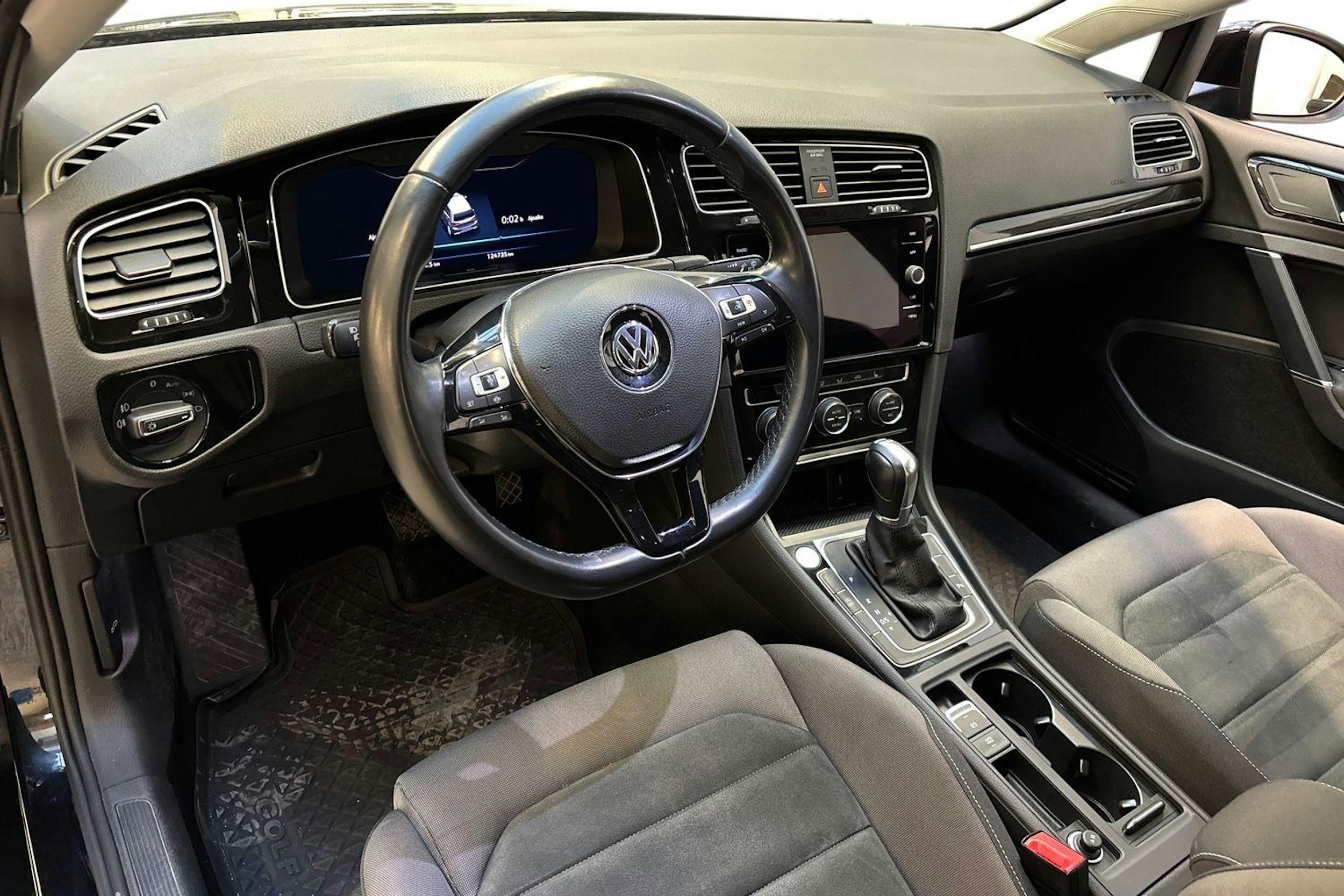 musta Volkswagen Golf 2019 kuva 7.
