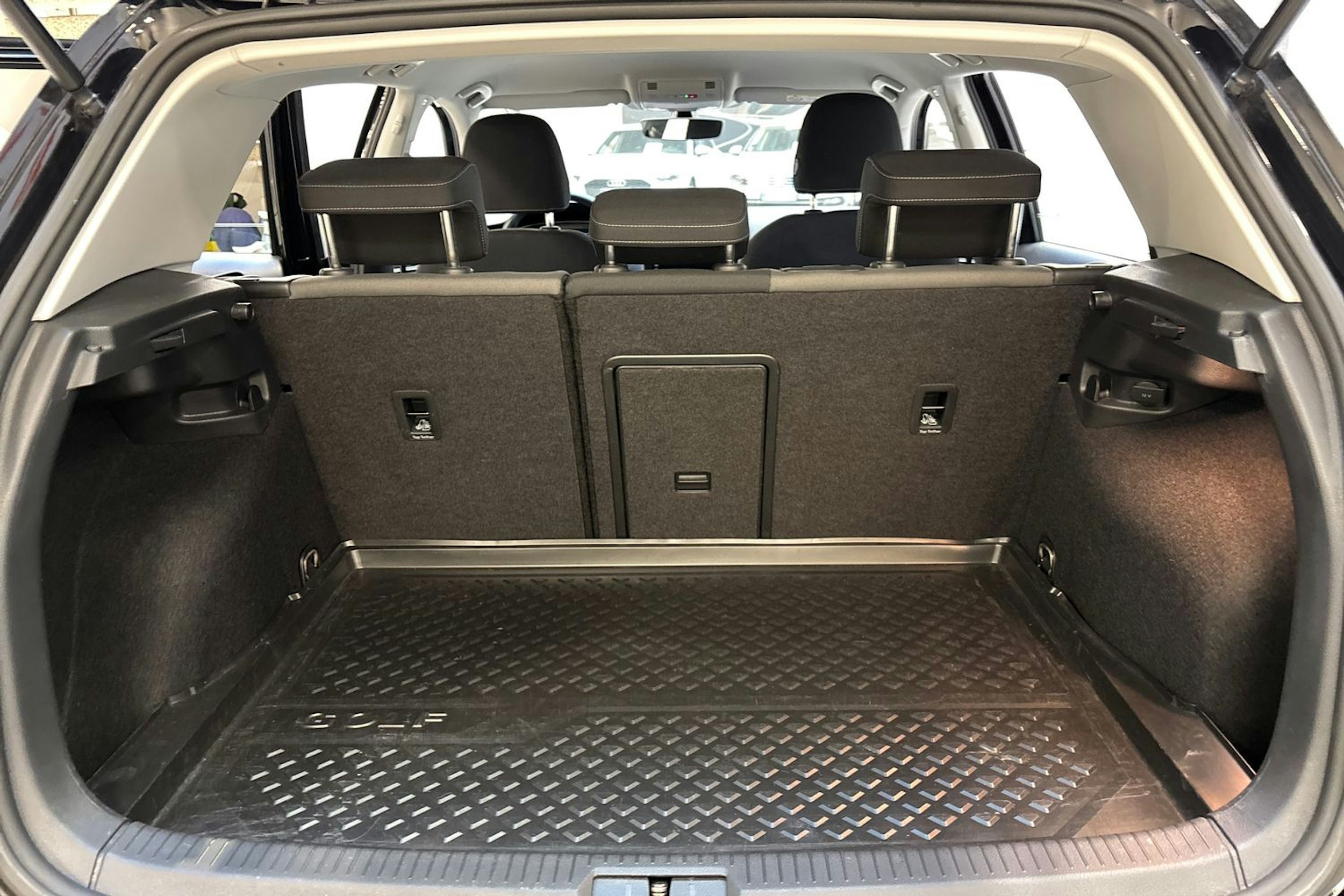 musta Volkswagen Golf 2019 kuva 15.