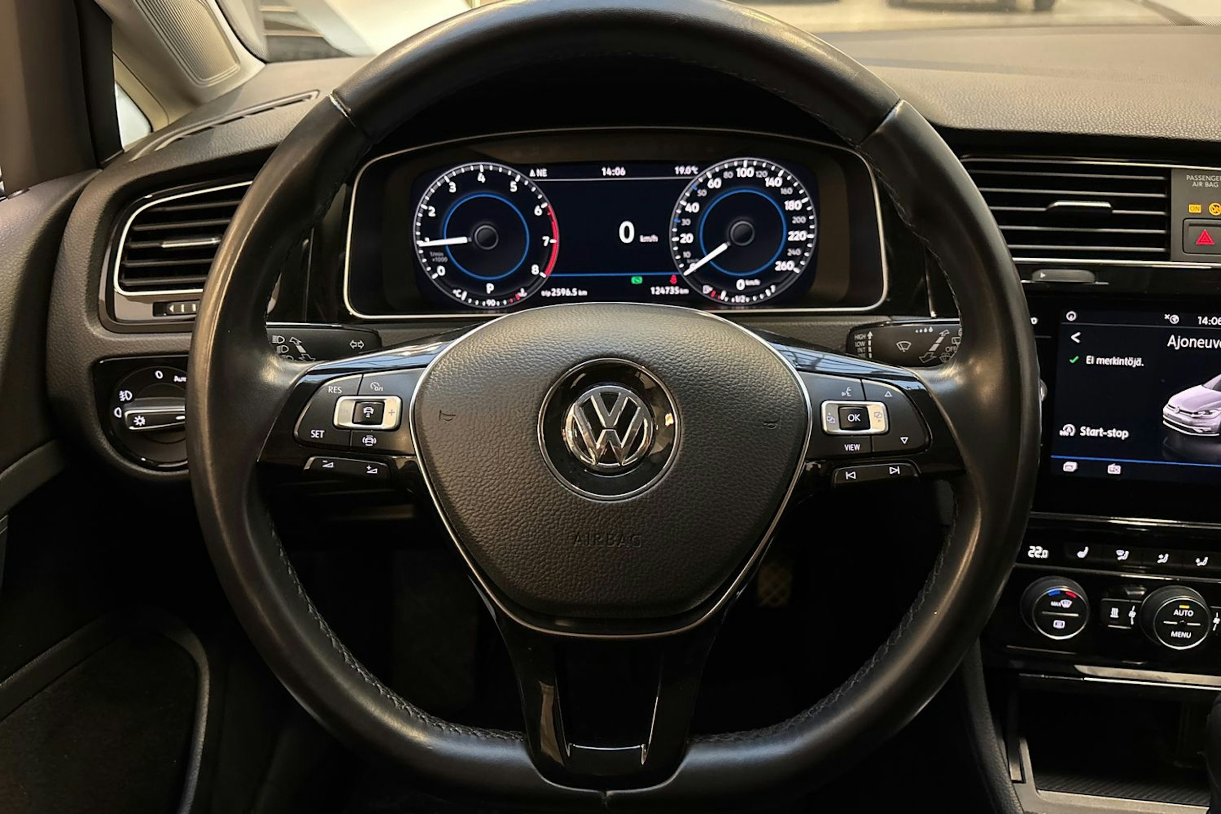 musta Volkswagen Golf 2019 kuva 17.