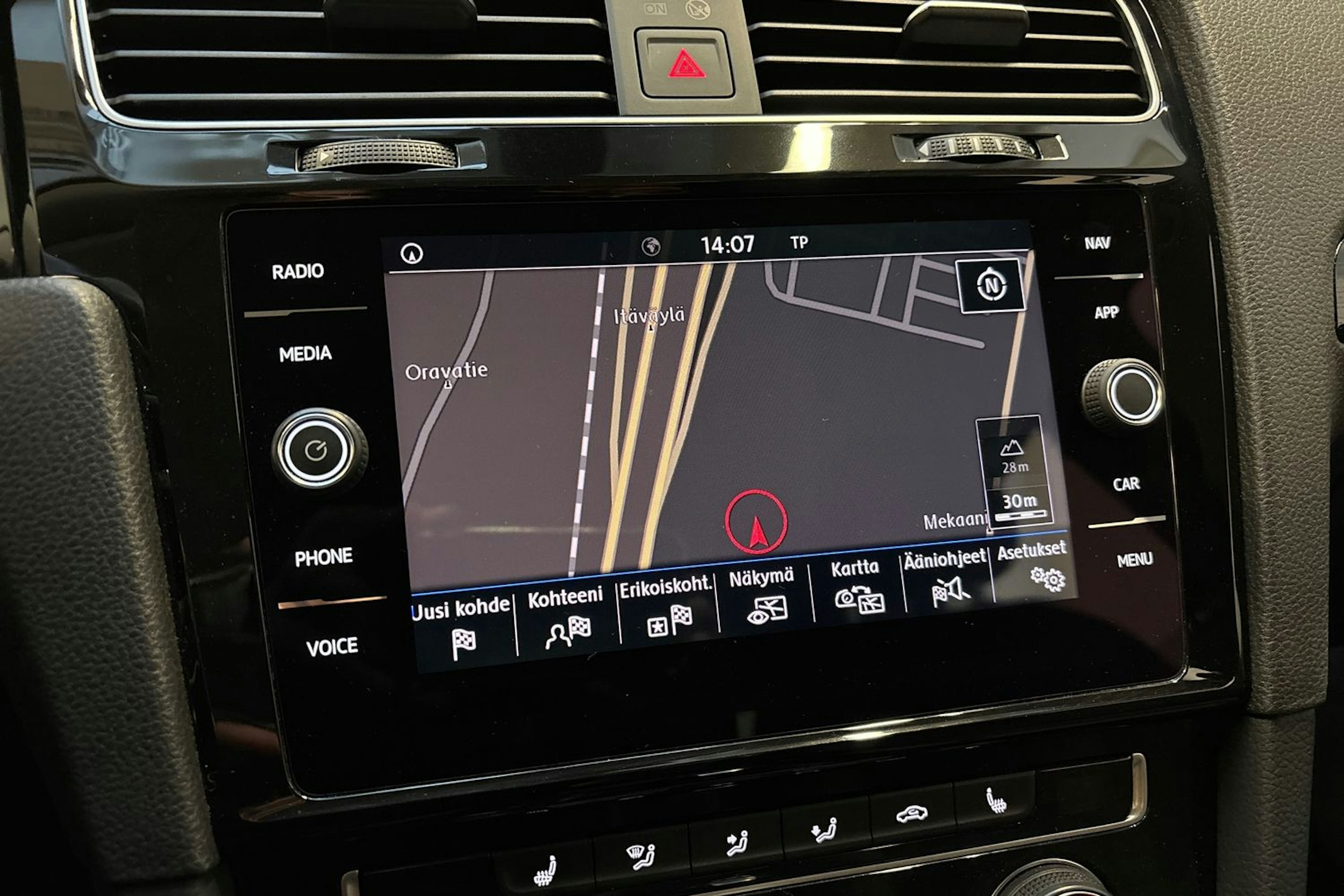 musta Volkswagen Golf 2019 kuva 20.