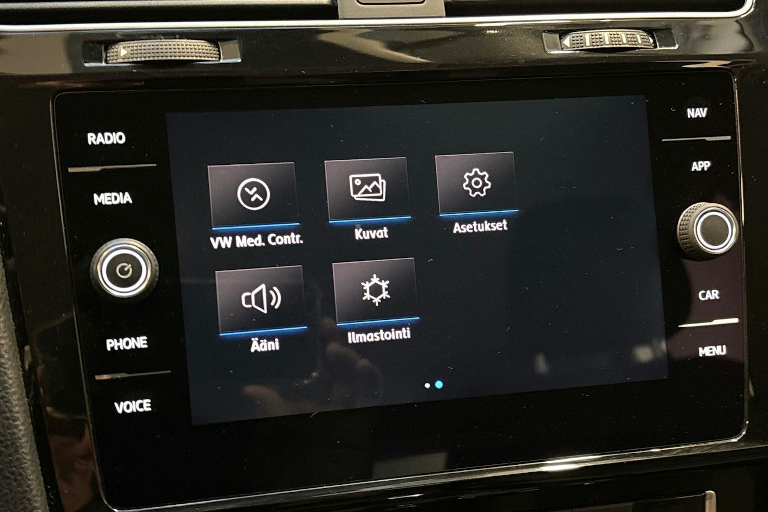 musta Volkswagen Golf 2019 kuva 22.