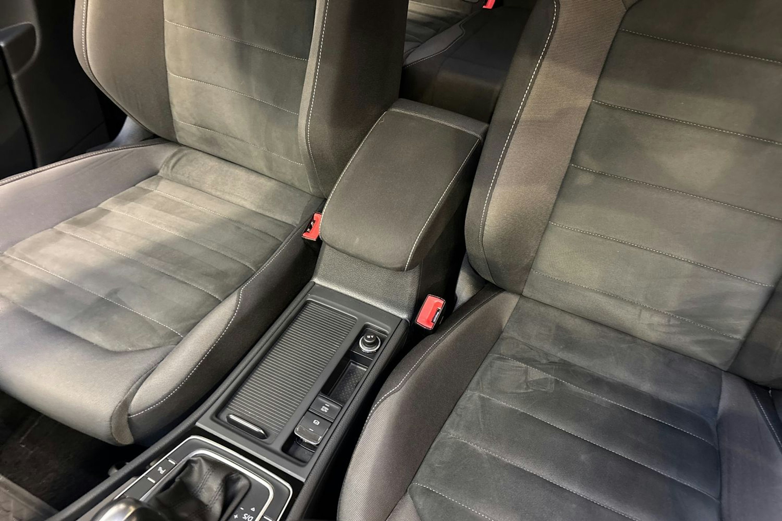 musta Volkswagen Golf 2019 kuva 24.