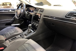 musta Volkswagen Golf 2019 kuva 25.