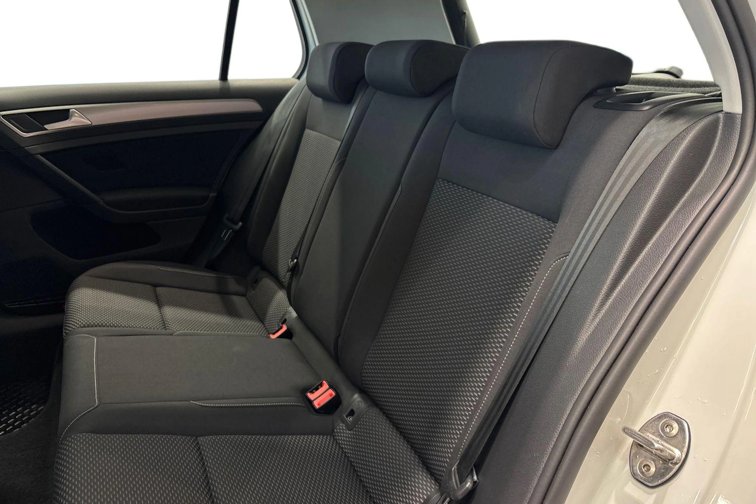 Valkoinen Volkswagen GOLF 2019 kuva 11.