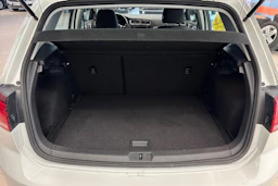 Valkoinen Volkswagen GOLF 2019 kuva 17.