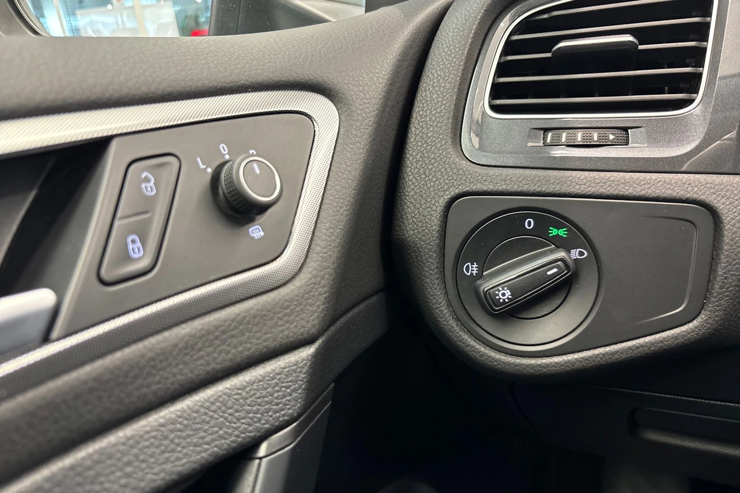 Valkoinen Volkswagen GOLF 2019 kuva 19.
