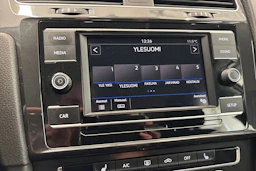 Valkoinen Volkswagen GOLF 2019 kuva 23.