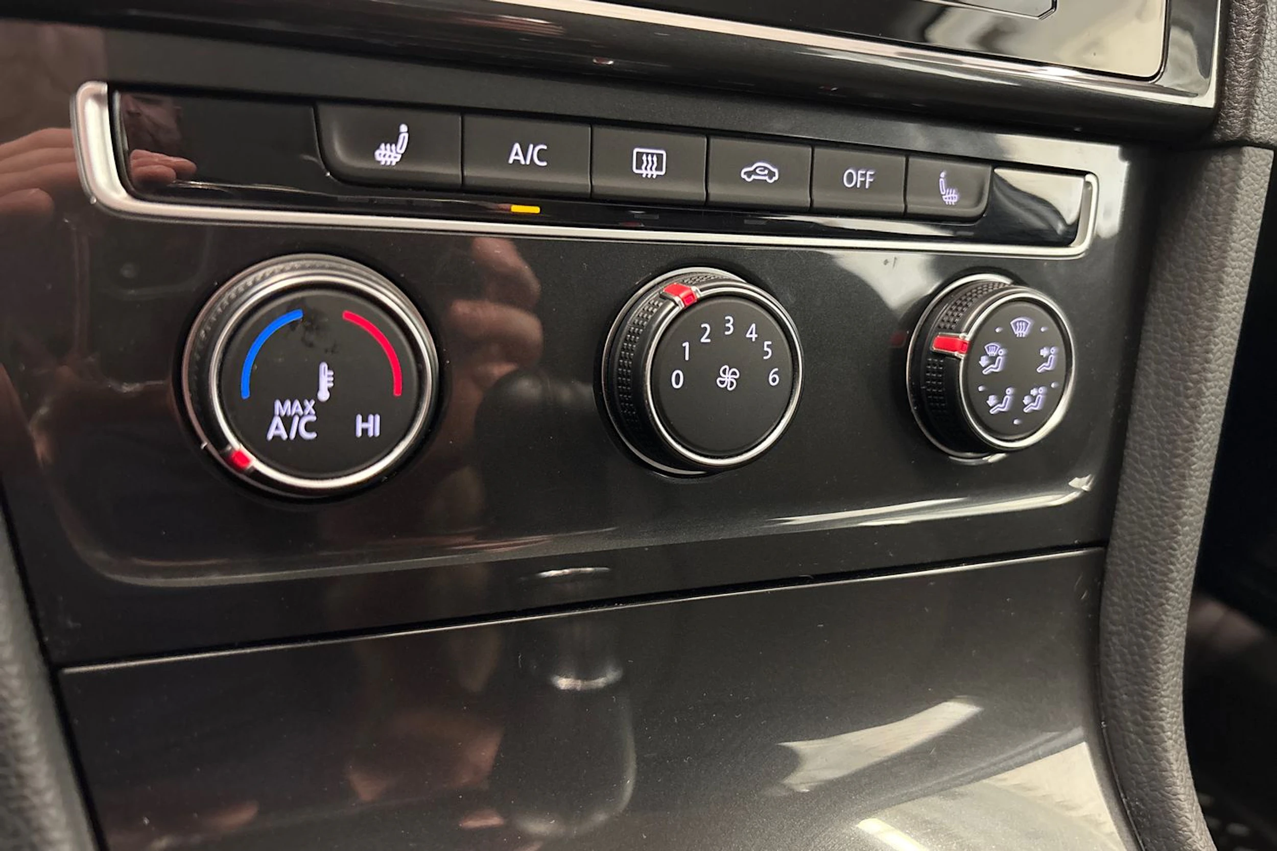 Valkoinen Volkswagen GOLF 2019 kuva 24.