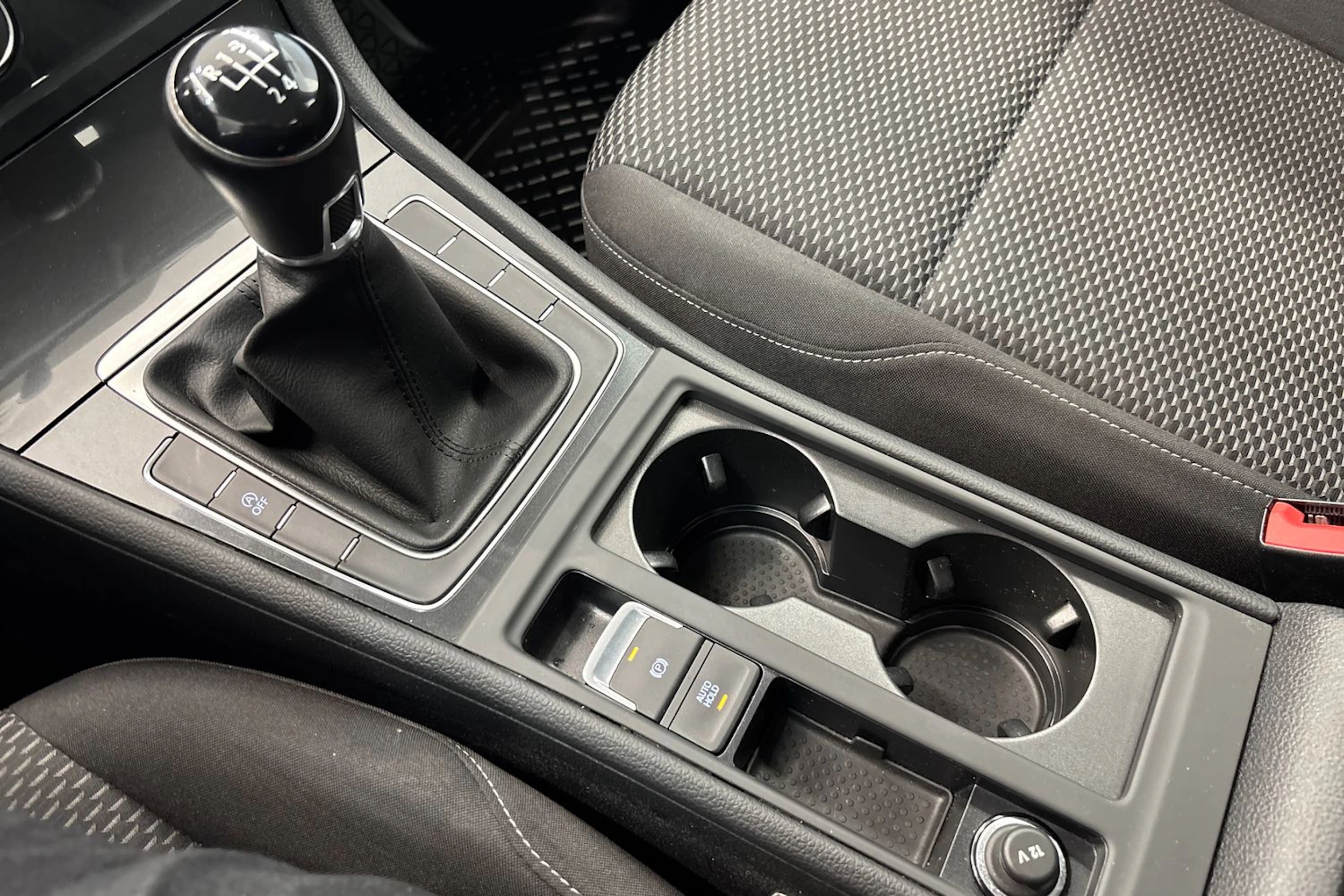 Valkoinen Volkswagen GOLF 2019 kuva 25.