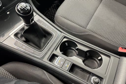 Valkoinen Volkswagen GOLF 2019 kuva 25.