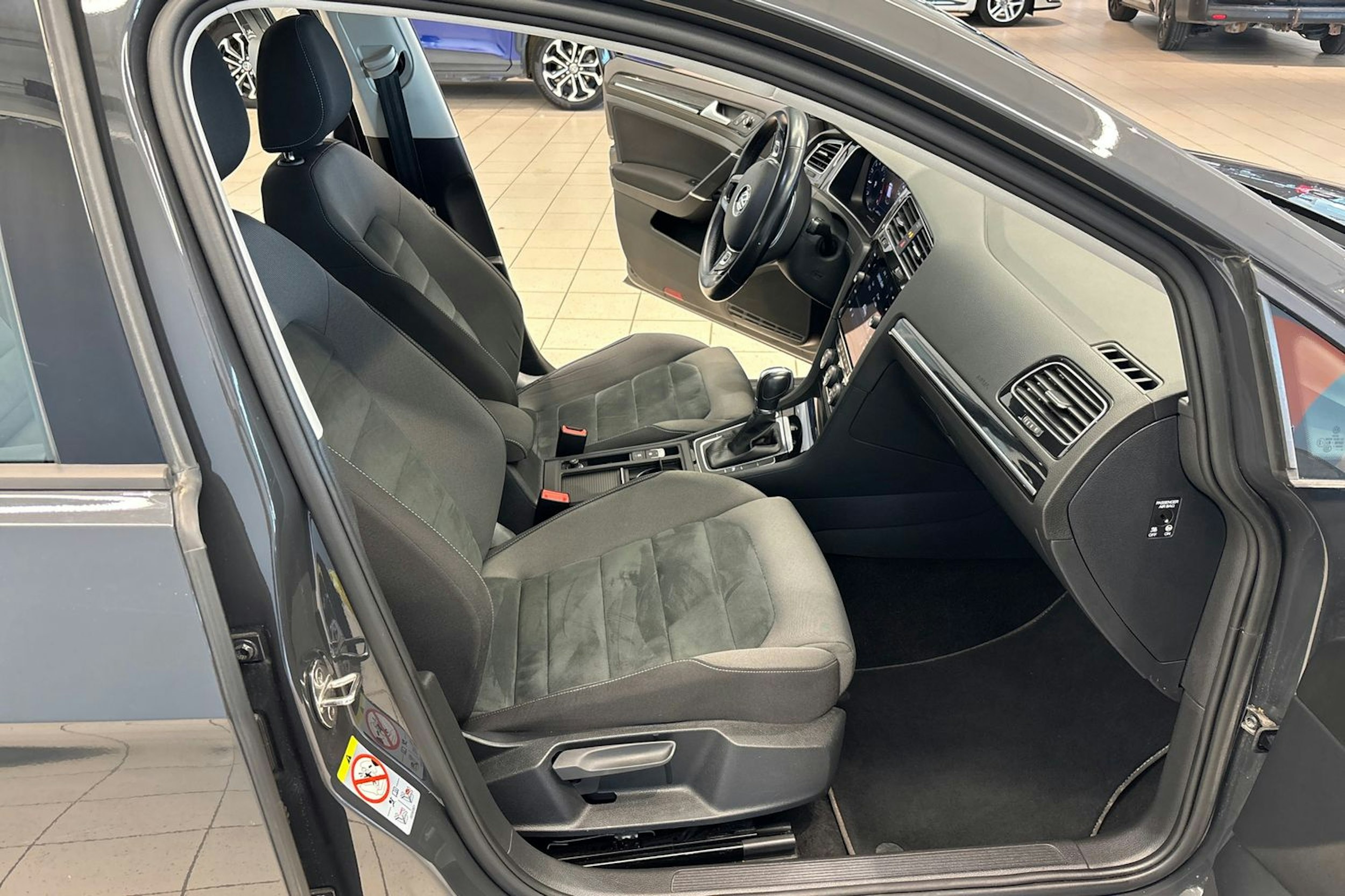 Harmaa Volkswagen GOLF 2019 kuva 17.