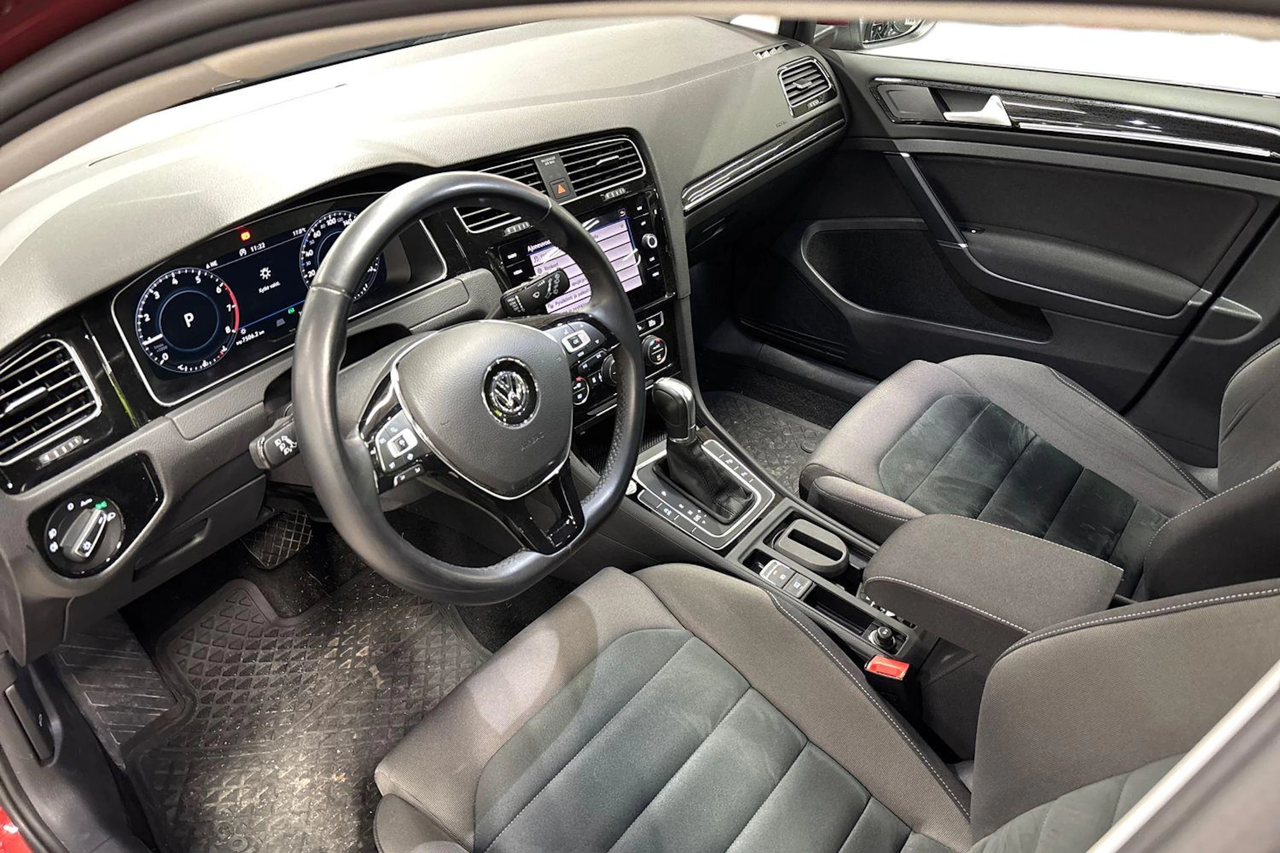 Punainen Volkswagen GOLF 2019 kuva 3.