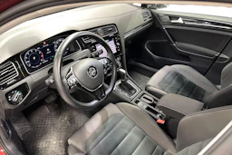 Punainen Volkswagen GOLF 2019 kuva 3.