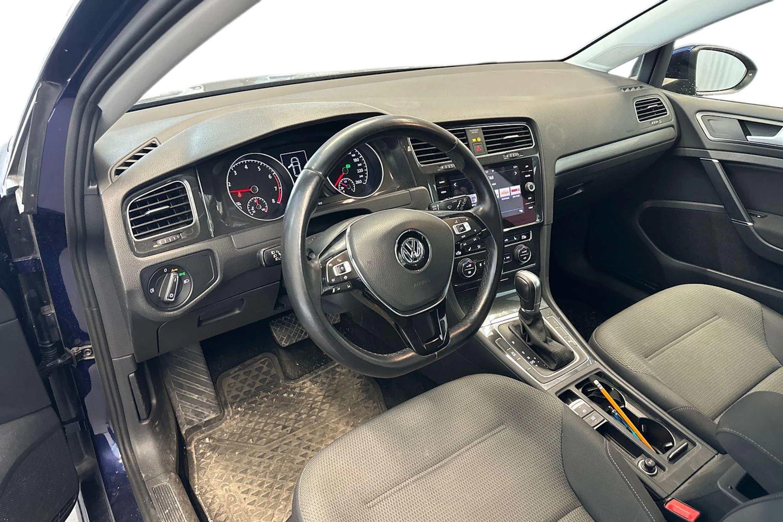 sininen Volkswagen Golf 2019 kuva 3.