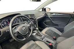 Sininen Volkswagen GOLF 2019 kuva 6.