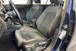 Sininen Volkswagen GOLF 2019 kuva 7.