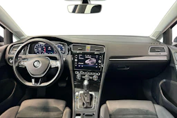 Sininen Volkswagen GOLF 2019 kuva 9.
