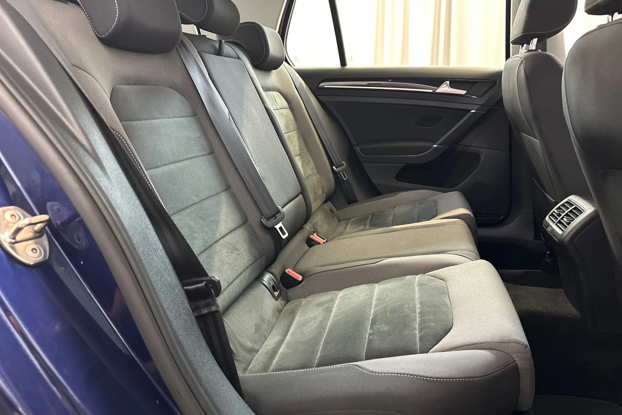 Sininen Volkswagen GOLF 2019 kuva 10.