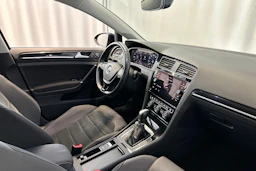 Sininen Volkswagen GOLF 2019 kuva 12.