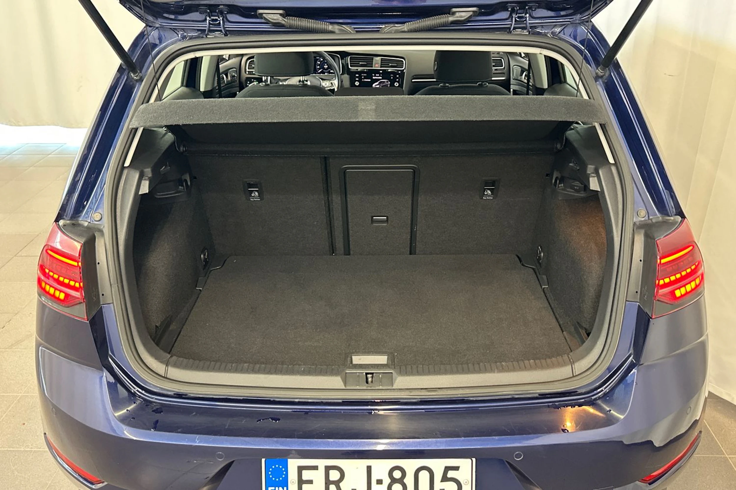 Sininen Volkswagen GOLF 2019 kuva 13.