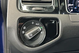 Sininen Volkswagen GOLF 2019 kuva 16.