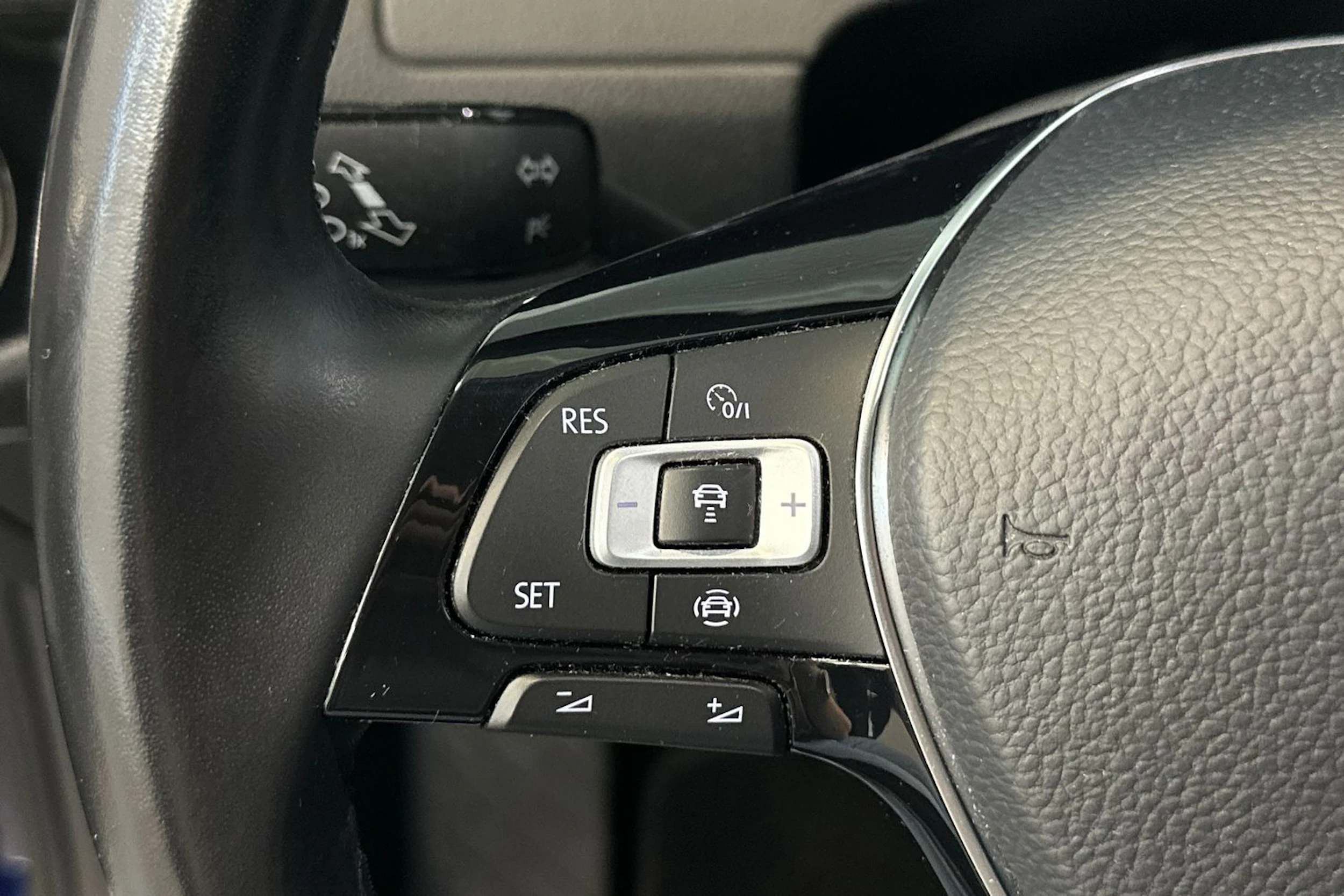 Sininen Volkswagen GOLF 2019 kuva 17.