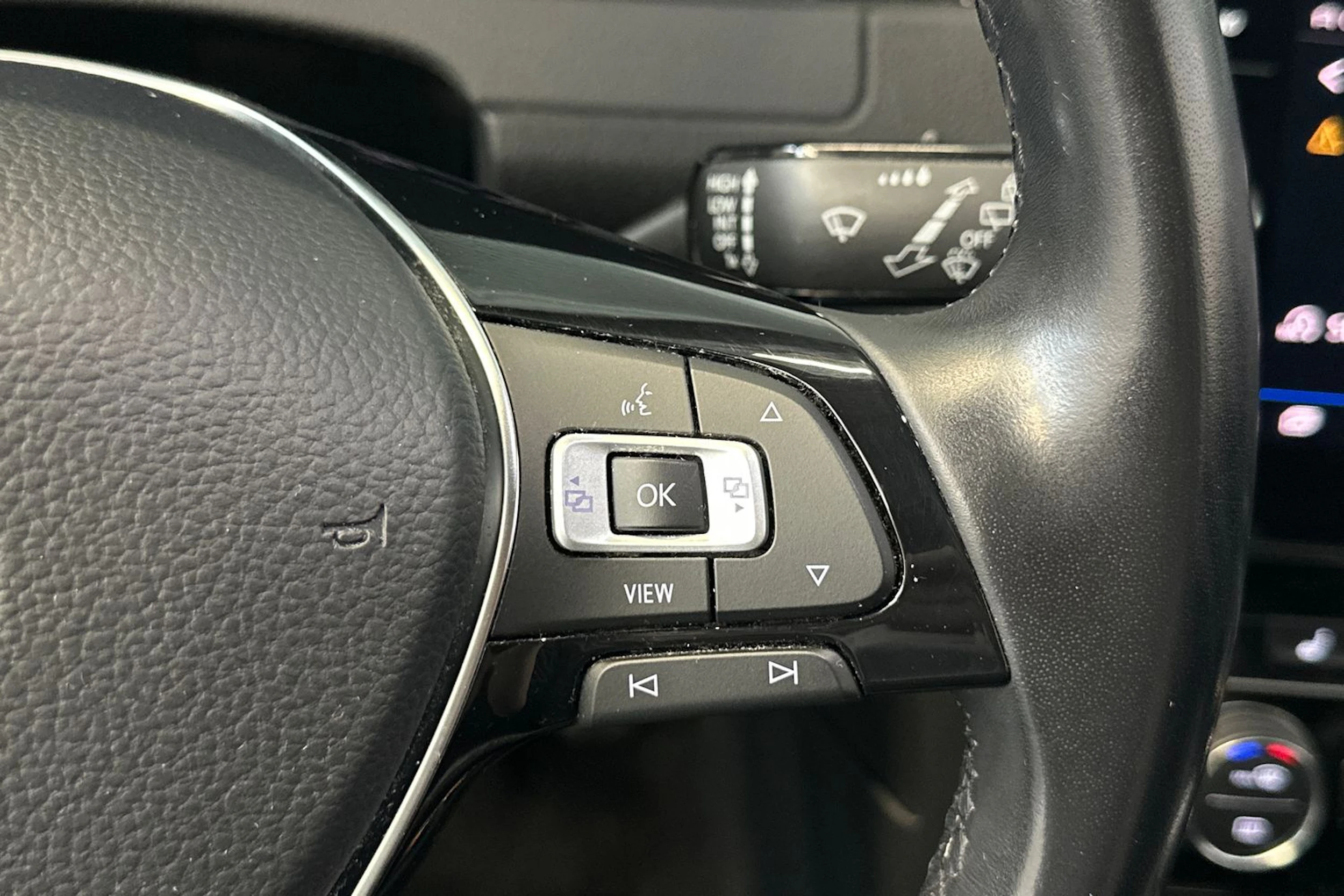 Sininen Volkswagen GOLF 2019 kuva 18.