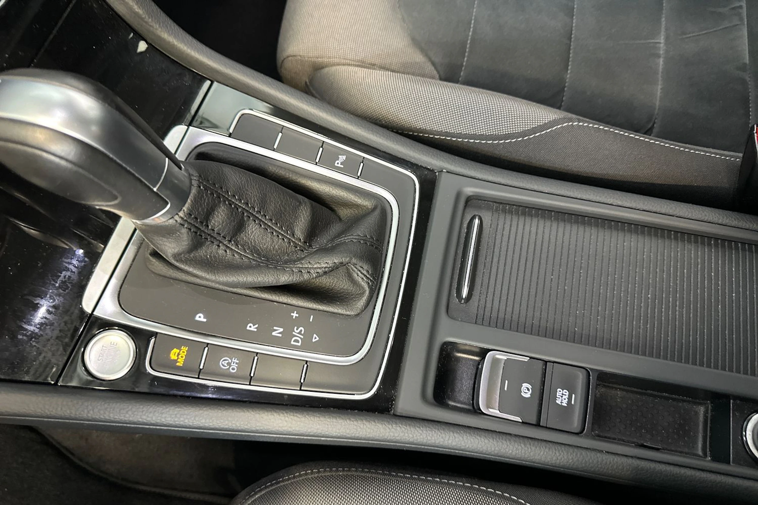 Sininen Volkswagen GOLF 2019 kuva 20.