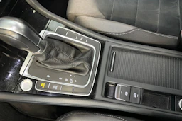 Sininen Volkswagen GOLF 2019 kuva 20.